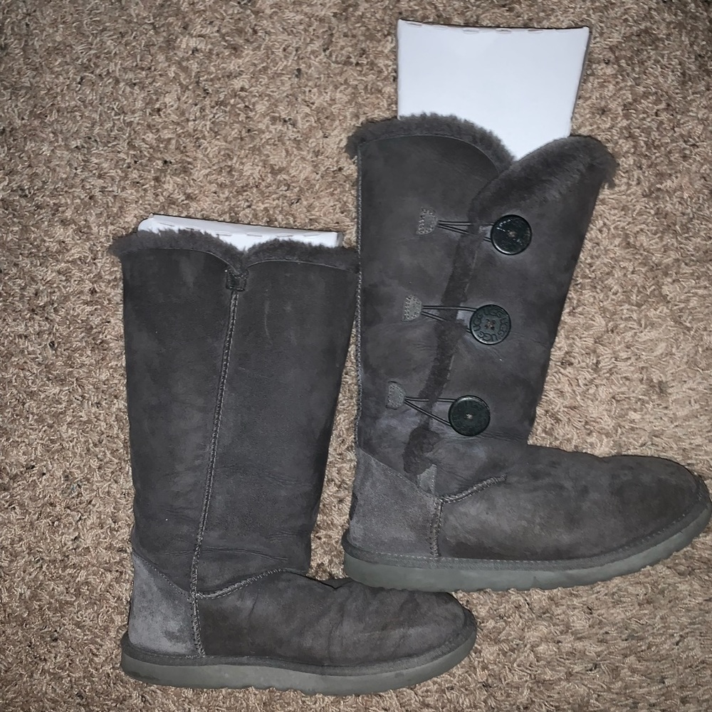 Gray uggs. Size women’s 9